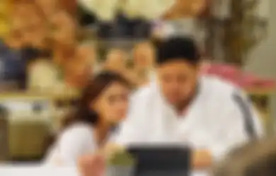  Ivan Gunawan Keceplosan Sudah Nikah Siri dengan Ayu Ting Ting, Ibunda Bilqis Kelabakan hingga Pukul Mulut sang Desainer, Igun: Ceritain Aja Yu