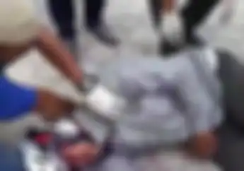 Gagal Fokus, Pemotor Terkapar Penuh Luka Usai Hajar Pohon Tumbang di Karanganyar