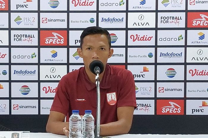 Kapten Persis Solo, Eky Taufik, memberikan keterangan jelang lawan Persija Jakarta pada semifinal Piala Presiden 2024 di Stadion Manahan, Solo, Sabtu (3/8/2024).