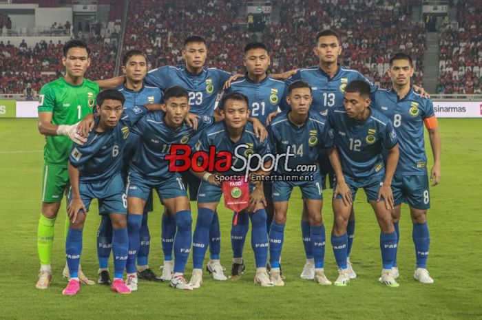Skuat timnas Brunei Darussalam (skuad timnas Brunei Darussalam) sedang berfoto bersama di Stadion Utama Gelora Bung Karno, Senayan, Jakarta, Kamis (12/10/2023).