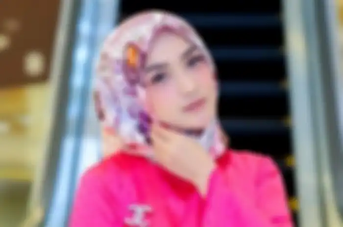 Pesinetron laga ini pilih jalani hidupan berbeda usai vakum dari dunia hiburan, buka kios baju demi mencari sesuap nasi