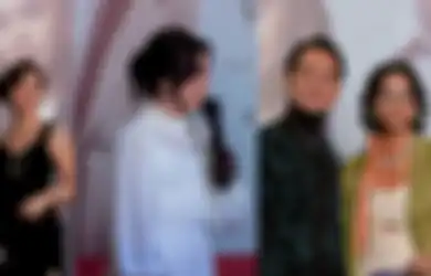 Anggunnya Para Aktor Film Jalan yang Jauh Jangan Lupa Pulang di Gala Premiere