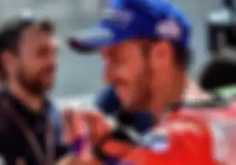  Ducati Enggak Produksi Motor Matik, Andrea Dovizioso Terciduk Lagi Asyik Naik Motor Ini