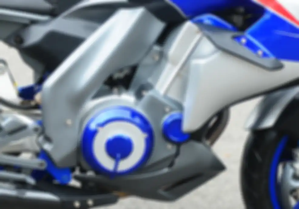 Mesin dibuatkan cover pakai fiberglass sampa bak magnet dan kopling, juga ada undercowl sehingga jadi padat berisi