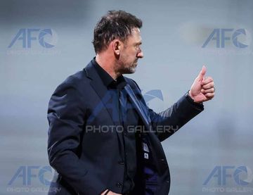 Pelatih Australia, Tony Popovic saat menghadapi Bahrain pada Selasa (19/11/2024) di Stadion Nasional Bahrain, Riffa