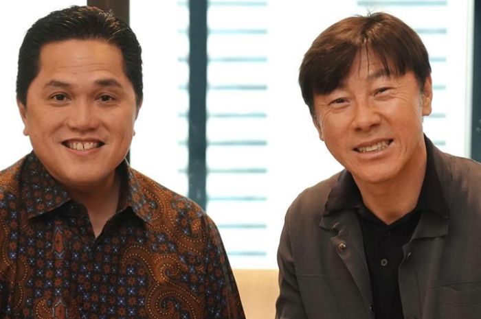 Ketua Umum PSSI Erick Thohir bertemu pelatih timnas Indonesia Shin Tae-yong.