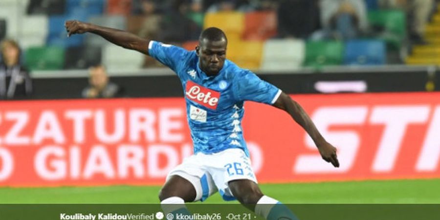 Si Lemari Milik Napoli Merespons Rumor Kepindahannya ke Man United