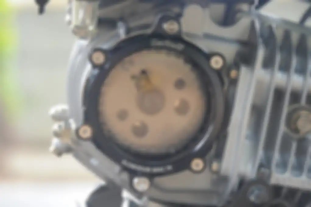 Cover sproket camshaft transparan, jadi ala Ducati