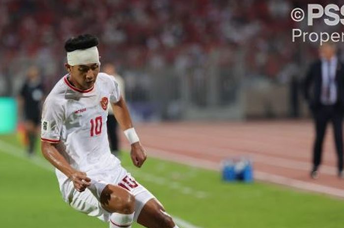 Aksi Malik Risaldi saat laga Bahrain Vs Timnas Indonesia di Stadion Nasional Bahrain, Rifa, Bahrain pada Kamis (10/10/2024).