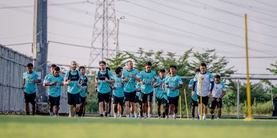 Latihan Terpusat di GBT, Fisik hingga Chemistry Jadi Fokus Utama Pelatih Persebaya Tatap Liga 1 2025/2026