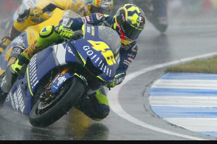 Eks rekan setim Valentino Rossi, Charles Checa mengaku dibuat terkesan dengan kemampuan The Doctor