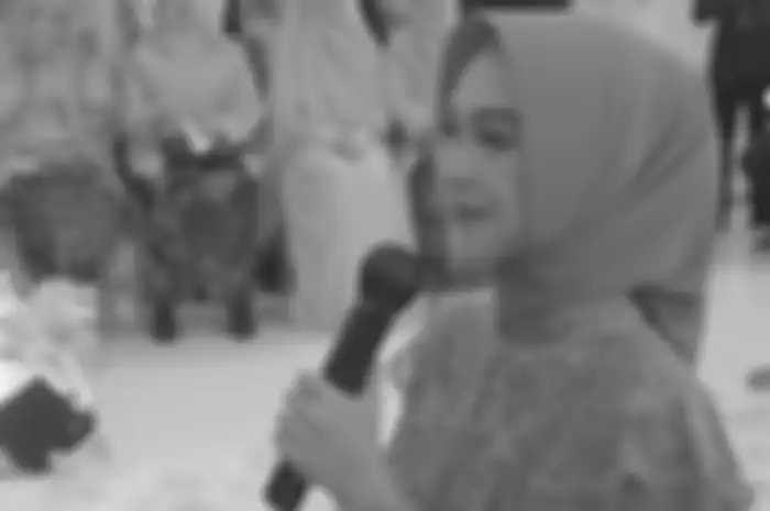 Ria Ricis Anggun Kenakan Dress Berwarna Peach Saat Gelar Acara Siraman, 3 dari 7 Mata Airnya Berasal dari Mekah dan Madinah, Intip Momen Bahagianya