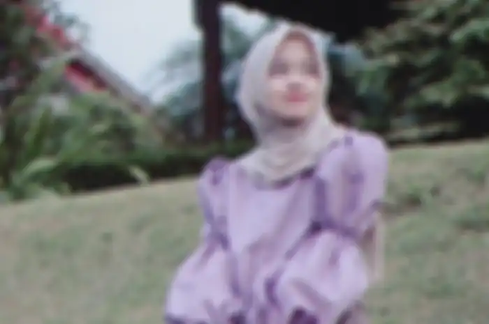 OOTD hijab dengan rok panjang ala Alma Esbeye