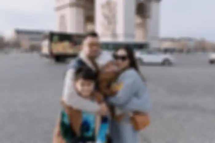 Potret keluarga Raffi Ahmad dan Nagita Slavina di Paris.