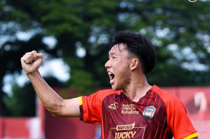 Selebrasi Mitsuru Maruoka usai cetak gol untuk RANS Nusantara FC kala menantang Persik Kediri di Stadion Brawijaya, Kediri, Kamis (23/2/2023)