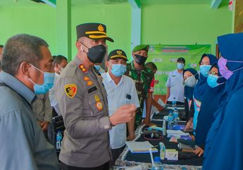 Edukasi Lansia untuk Divaksin, Kapolres Situbondo Lakukan Door To Door 