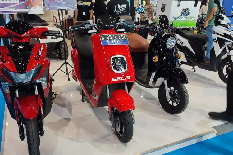 Motor Listrik Selis E-Max Long Range Rilis di PEVS 2023, Bisa Tempuh 230 Km!