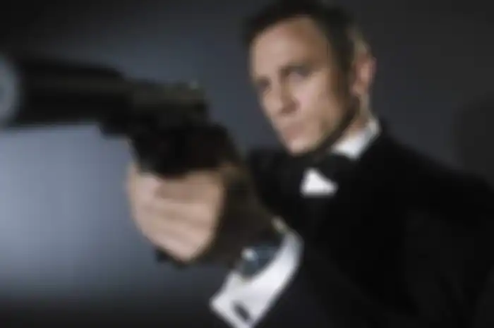 Daniel Craig sebagai James Bond