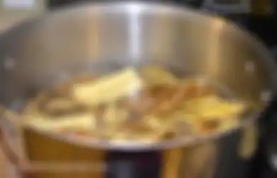 Jangan Langsung Dibuang, Rebus Kulit Nanas Ternyata Bisa Datangkan 7 Manfaat Luar Biasa Bagi Tubuh, Wanita Dijamin Nyesel Kalau Kelewatan Khasiat Nomor 4!
