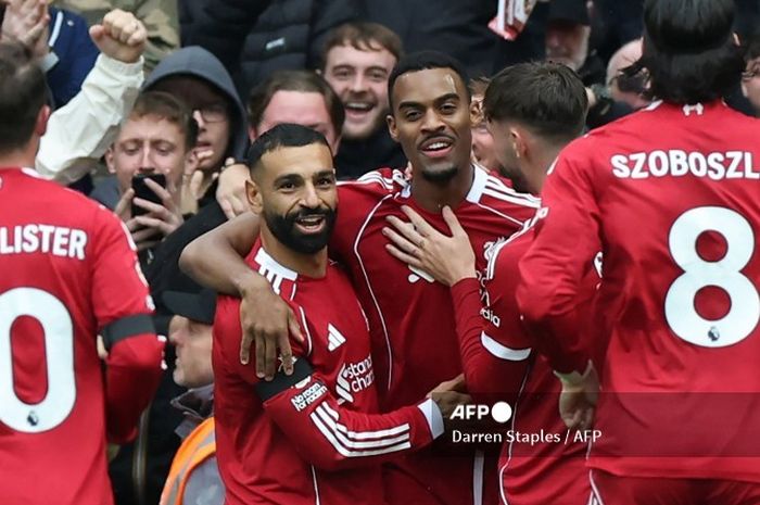 Liverpool kokoh di puncak klasemen usai duel Arsenal vs Man City berakhir imbang.