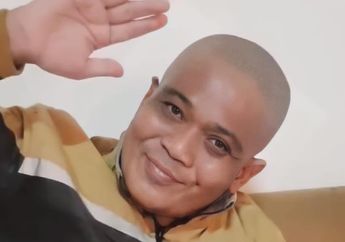 Putri Sapri Pantun Diam-diam Sering Menyembunyikan Kesedihannya Pasca sang Ayah Meninggal, Istri Sang Komedian: Dia Nangis Sendiri