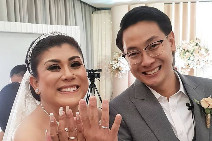 Regina Ivanova dan sang suami 