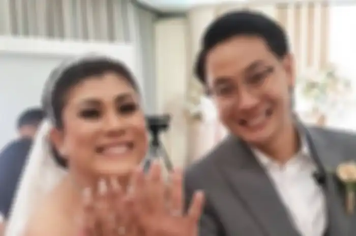 Regina Ivanova dan sang suami 