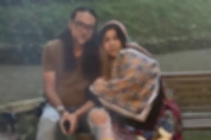 Nunung menceritakan momen suaminya, Iyan Sambiran, menangis ketika menemaninya potong rambut hingga botak.