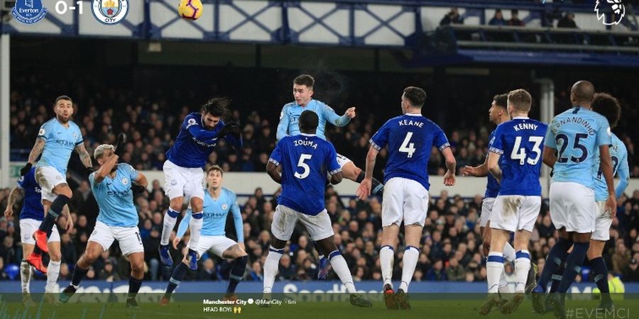 Diwarnai Tiang Gawang dan Salto, Man City Depak Liverpool dari Puncak