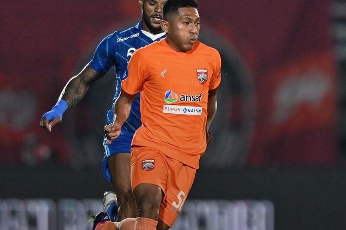 Suasana pertandingan pekan ke-16 Liga 1 2023-2024 antara Borneo FC melawan Persib Bandung di Stadion Segiri, Samarinda, Sabtu (21/10/2023) malam WIB