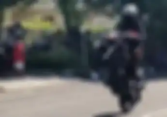 Wawan Tembong Bisa Melongo Lihat Video Polisi Pamer Freestyle Naik CB150 Street Fire