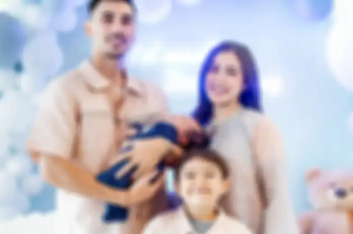 Jessica Iskandar, Vincent Verhaag, El Barack, dan Baby Don di perayaan satu bulan sang baby.