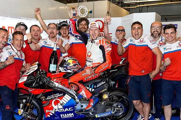 Gak Sampai Semenit, Video Pit Stop Ganti Ban Belakang Motor MotoGP