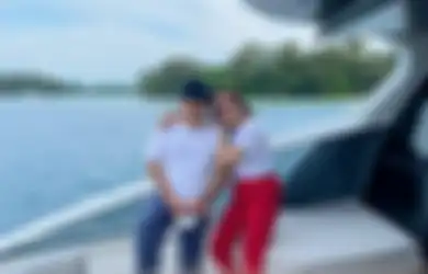 Sekalinya Posting Foto Bisa Buat Deg-deg Ser, Irwan Mussry Mendadak Pamer Potret Mesranya Bareng Maia Estianty Pakai Kata-kata Romantis, Netizen: Bikin Para Istri Megap-megap