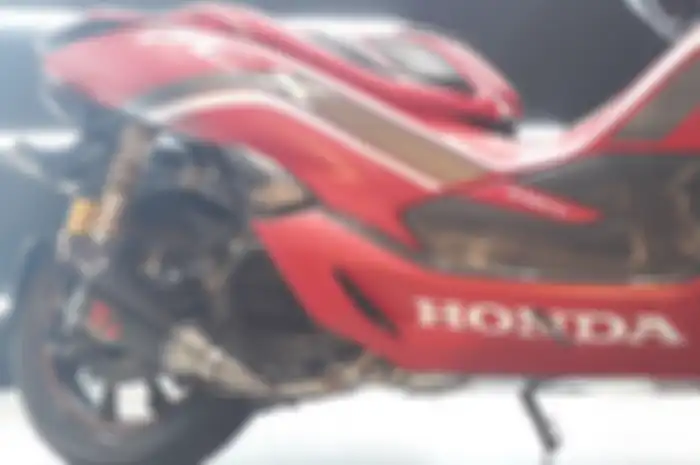 Knalpot Akrapovic palsu yang digunakan All New PCX 150