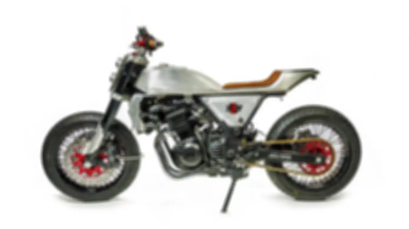 Kawasaki Ninja 250 bergaya street tracker