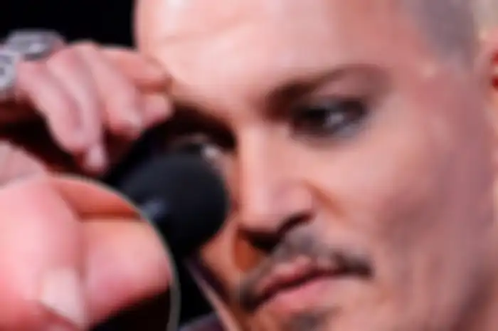 Bekas jari Johnny Depp yang terpotong
