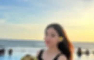 Publik Dibuat Takjub, Kini Jadi Artis Tajir yang Hartanya Tembus Rp 44 Miliar, Natasha Wilona Justru Cuek Tampil Sederhana Tanpa Riasan Makeup Makan di Warung Pinggir Jalan: Tetap Cantik