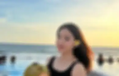 Publik Dibuat Takjub, Kini Jadi Artis Tajir yang Hartanya Tembus Rp 44 Miliar, Natasha Wilona Justru Cuek Tampil Sederhana Tanpa Riasan Makeup Makan di Warung Pinggir Jalan: Tetap Cantik