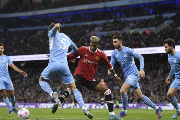 Laga Manchester City vs Manchester United pada matchday ke-28 Liga Inggris 2021-2022.