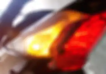 Kenali 3 Penyebab Utama Lampu Sein Ogah Kedip