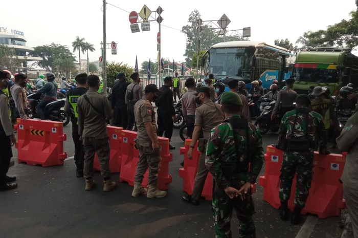 Foto ilustrasi. PPKM level 3 batal, ternyata ini alasannya.