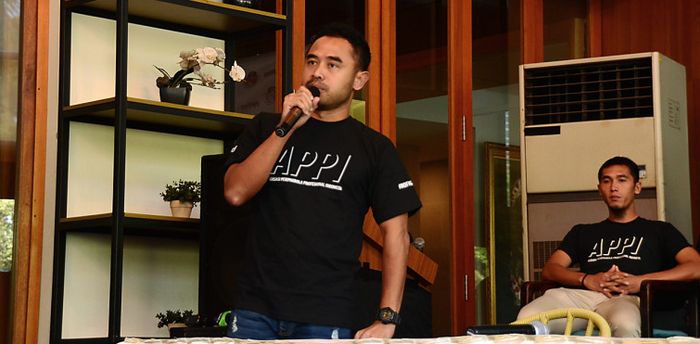 General Manager APPI, Ponaryo Astaman, dalam acara Konferensi Pers bertajuk Pertemuan Pesepakbola In