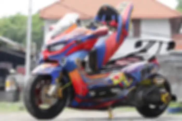 Yamaha NMAX Low Rider Prokitt Motorsport