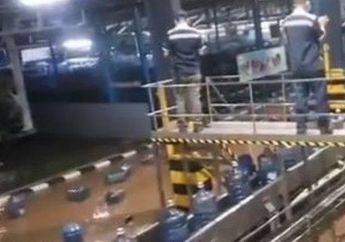 Terendam Banjir Bandang dan Terpaksa Hentikan Aktivitas Produksi, Pabrik Aqua di Sukabumi Jamin Pasokan serta Kualitas Air Tetap Aman!