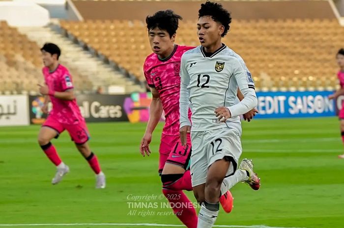 Suasana pertandingan antara timnas U-17 Indonesia melawan timnas U-17 Korea Selatan, Jumat (4/4/2025).