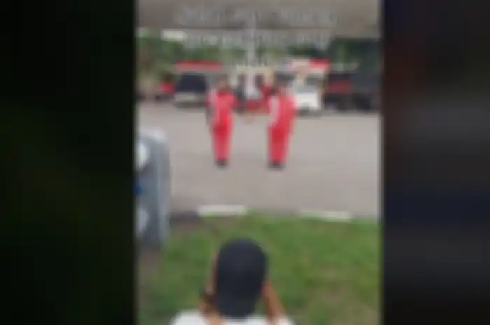 Viral pasangan kekasih foto prewedding di pom bensin, Erick Thohir dan Basuki Tjahaja Purnama alias Ahok langsung komentar begini.