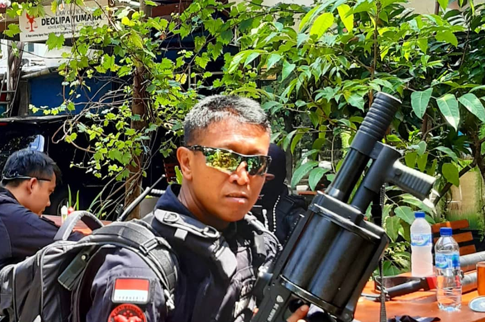 Usai menggunggah konten penangkapan itu, foto komandan Tim Jaguar disorot. Netizen pun penasaran. 
