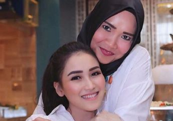 Putrinya Dituding Jiplak Nagita Slavina karena Sama-sama Pakai Kalung Antivirus Keluaran Jepang, Ibunda Ayu Ting Ting Marah Bukan Kepalang: Bisanya Nyampah di Lapak Orang!