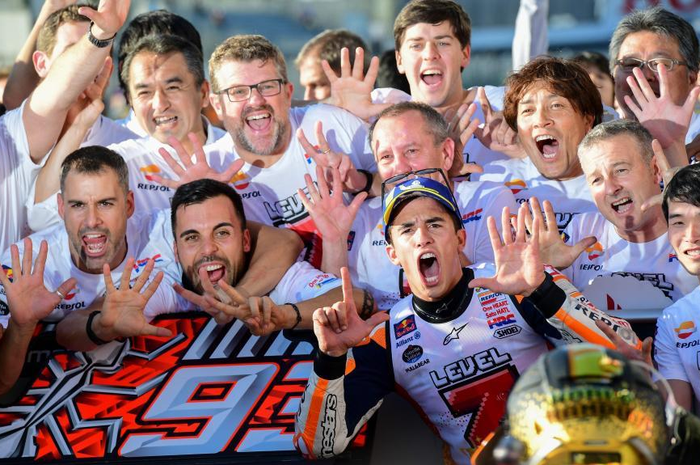 Marc Marquez dan tim Repsol Honda selebrasi gelar juara dunia MotoGP 2018.